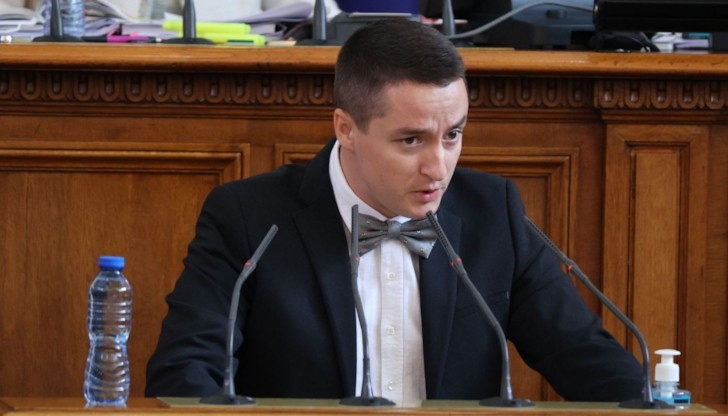 Божанков беше отстранен с единодушно решение на левите депутати заради