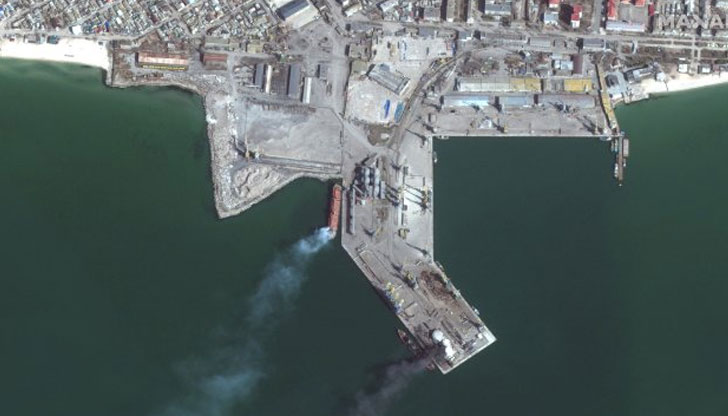 Останалите две отворени пристанища работят с намален капацитетНай-голямото украинско пристанище