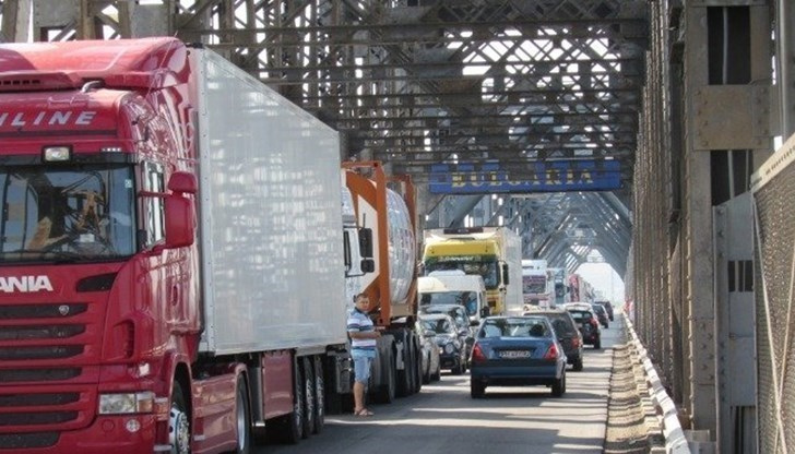 Трафикът е интензивен на изход за товарни автомобилиГраницата с Румъния:Трафикът