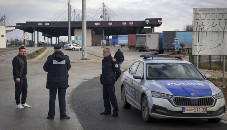 В момента остават отворени само три гранични пункта между двете