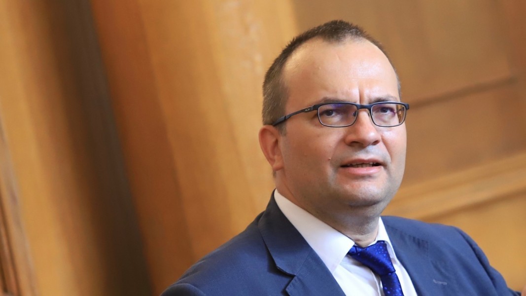 България има нужда от редовно правителство“, заяви депутатът от Демократична