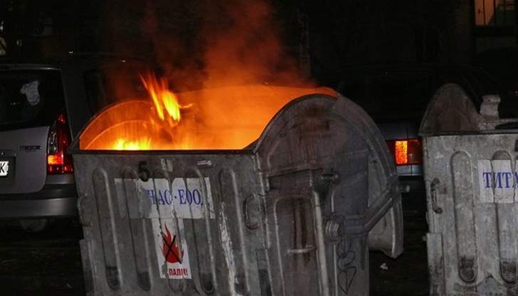 Русенските пожарникари са гасили запалени метални контейнери за сметПрез последните