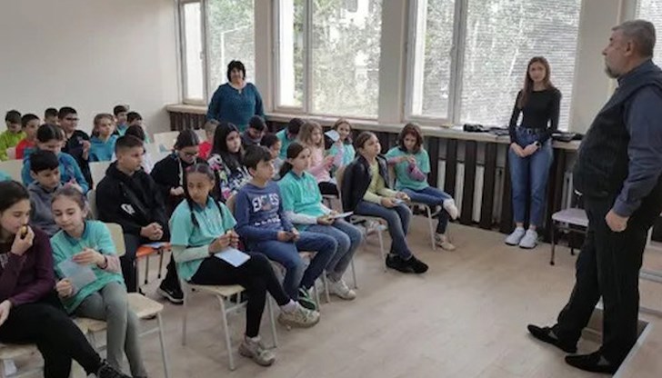 Валентин Димитров се срещна с децата от 4 клас