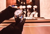 Продават часовници на Михаел Шумахер, за да финансират лечението му