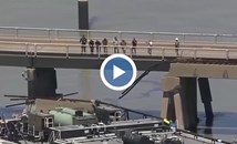 Шлеп се блъсна в мост в Тексас