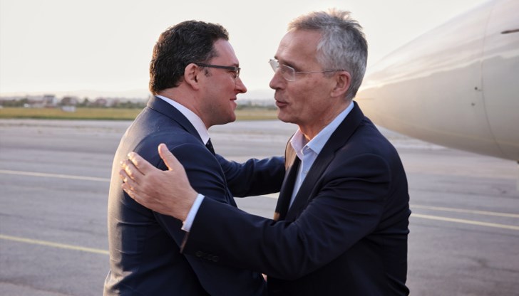 Генералният секретар на НАТО беше посрещнат на летище София от ръководителя на делегацията на Народното събрание Даниел Митов