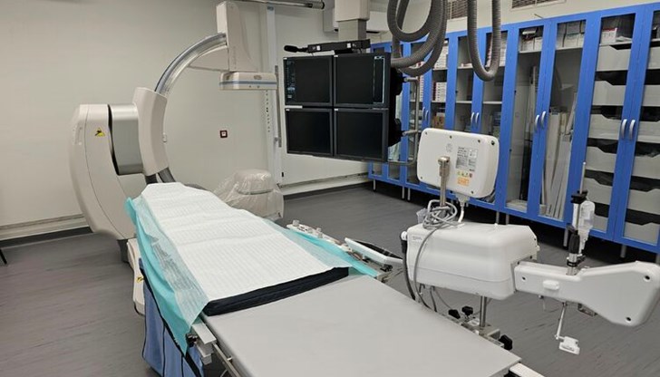 Университетската болница представи новата ангиографска система в хибридната операционна зала на отделението
