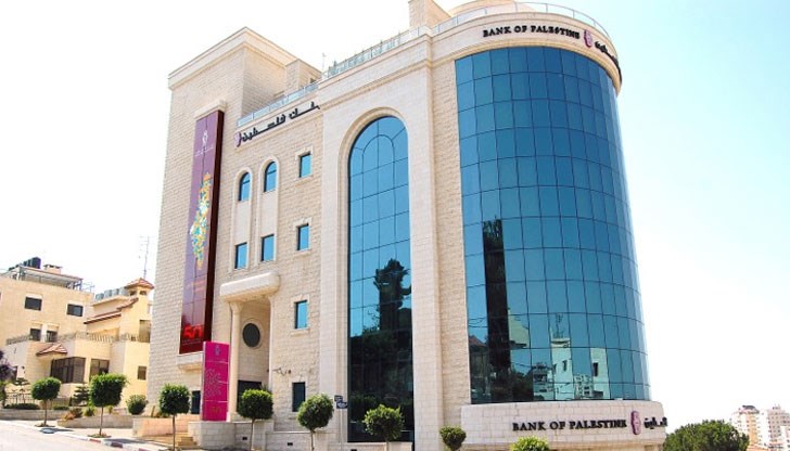 Атакувани са банкови клони в град Газа