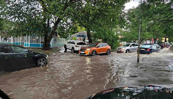 Мълния падна върху мъж по време на разразила се силна буря в София