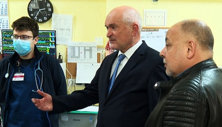 Служебният премиер посети специализираната детска болница в София