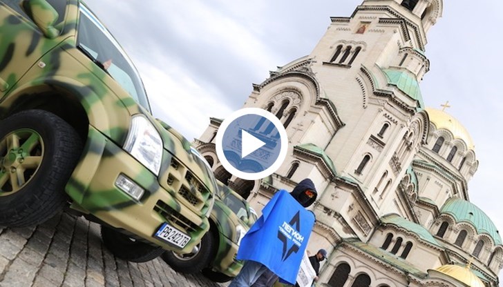 Автомобили, които ще бъдат изпратени на "Легион Свобода на Русия", биещи се на страната на Украйна, бяха показани в София