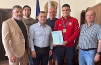 Пенчо Милков награди европейския шампион по борба при момчетата Стефан Стефанов