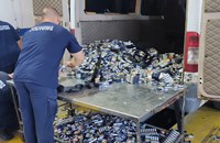 Митничари задържаха 4600 кутии цигари, скрити в тайници на микробус