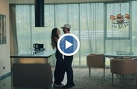 Лоренцо и приятелката му лъснаха в новия клип на Софи Маринова