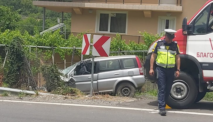 Колата му се заби в двора на къща