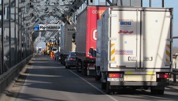 По границата с Румъния трафикът е интензивен на ГКПП „Русе“ и „Видин“ на вход за леки автомобили
