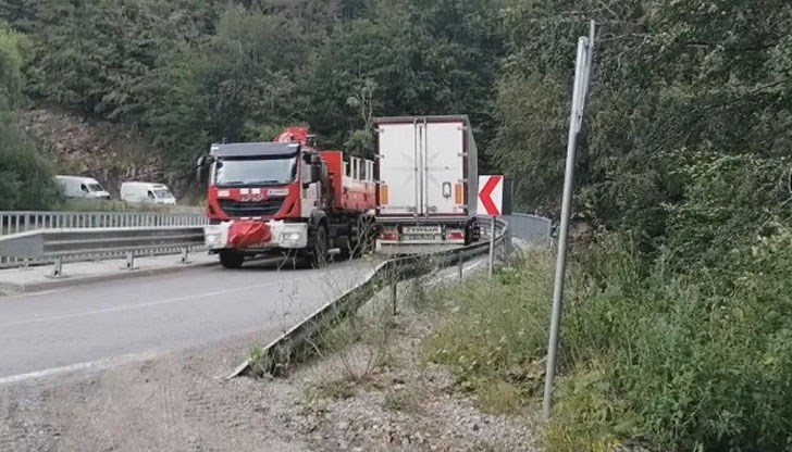 Доказателство, че това ще се случи съвсем скоро, е махането на черната обвивка на указателните табели