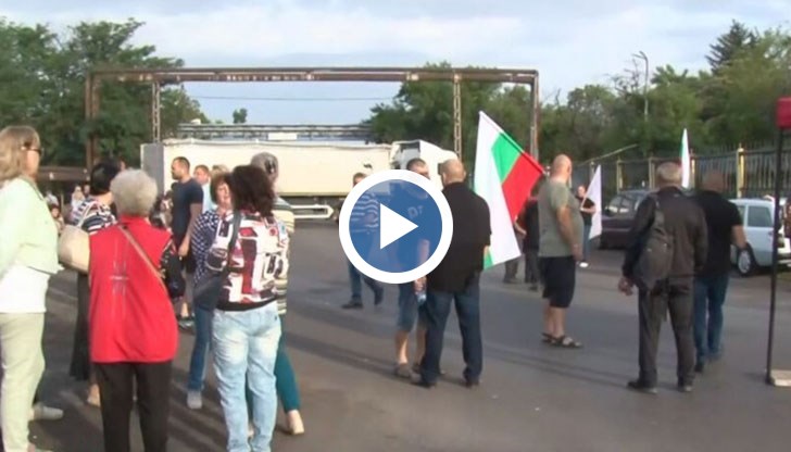 Жители на Гълъбово протестират заради лошото състояние на път