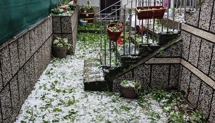 Положението след бурята снощи е тежко и в село Драгижево