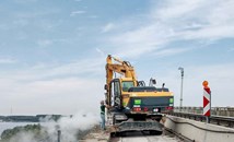 Ремонтът на Дунав мост продължава с премахване на стоманобетонови панели