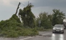 Бурята в Русенско остави 5000 души без ток