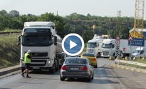 Румънски туристи създават опашки в пиковите часове на Дунав мост