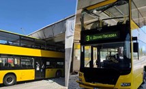 Двуетажен автобус се заби в бетонен гараж в София