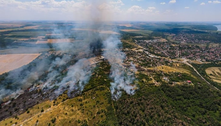 Пламъците са в района на Телевизионната кула