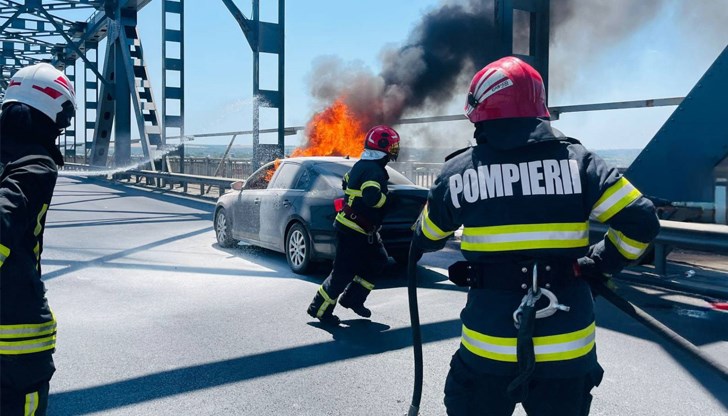 Румънският автомобил се е запалил в движение