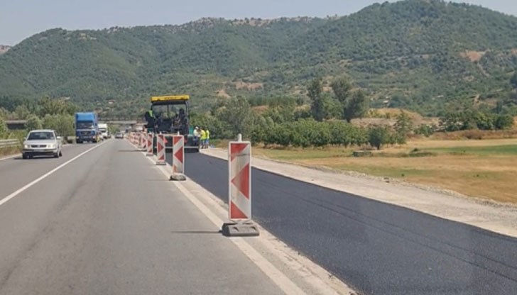 Допълнителната лента ще облекчи движението в района