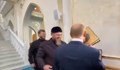 Владимир Путин целуна Корана в Грозни