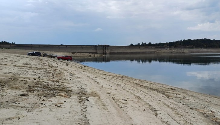 Водата се използва за напояване и производство на електроенергия