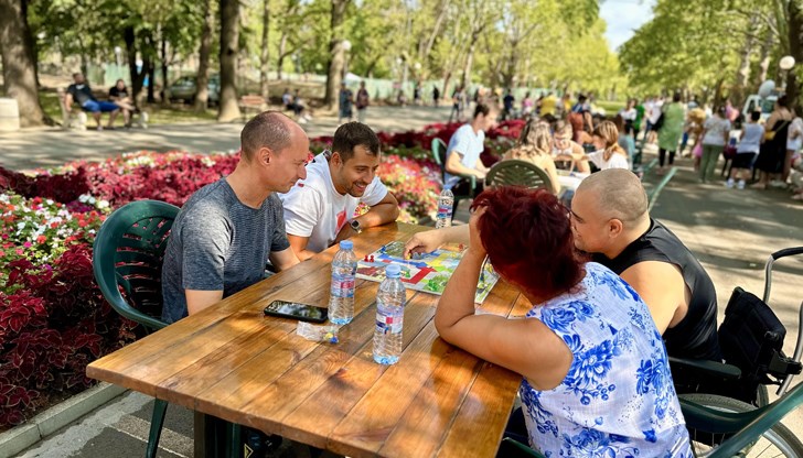 Участниците в турнира по „Не се сърди, човече“ се събраха в Парка на младежта