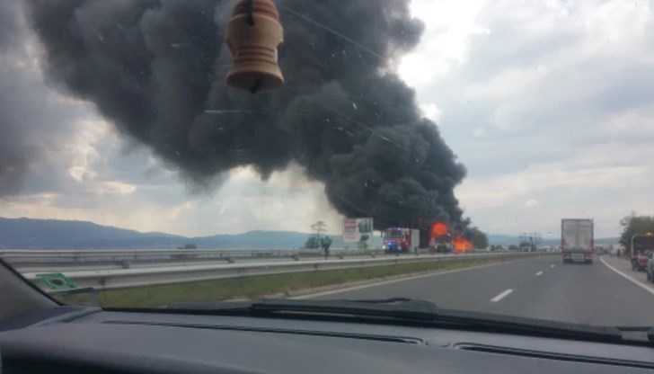 Причините за възникването на пожара се уточняват