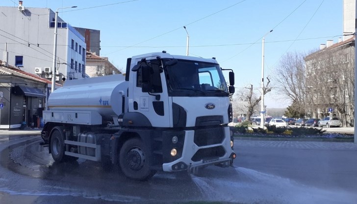 В ход са дейностите по механизирано миене на улиците и булевардите в Русе