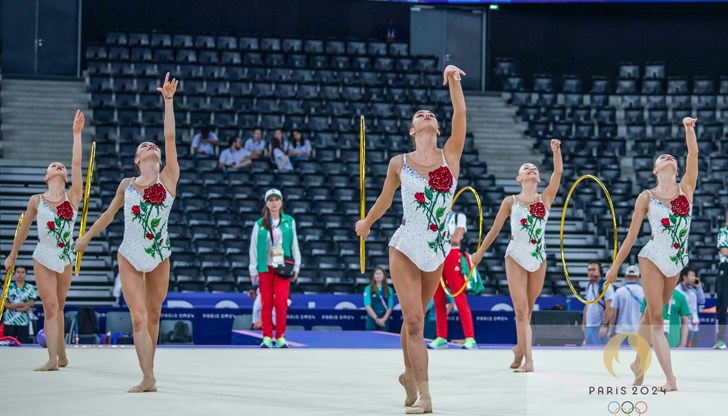 Квалификацията започна със съчетанията с пет обръча