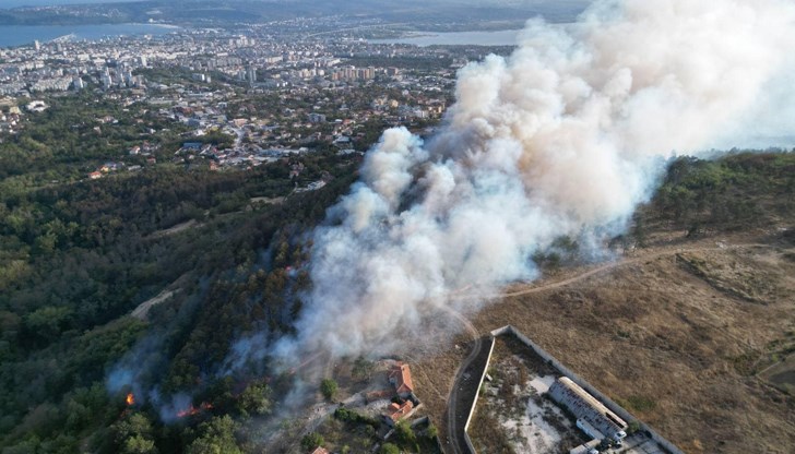 Пожар обхвана района около село Каменар