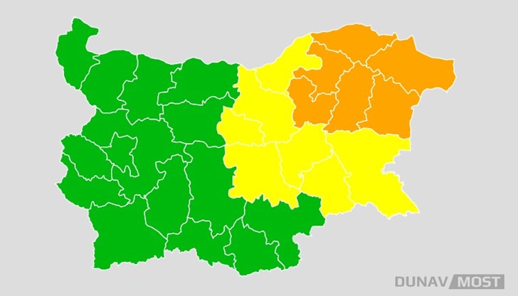 Предупреждението е за силен вятър и обилни валежи