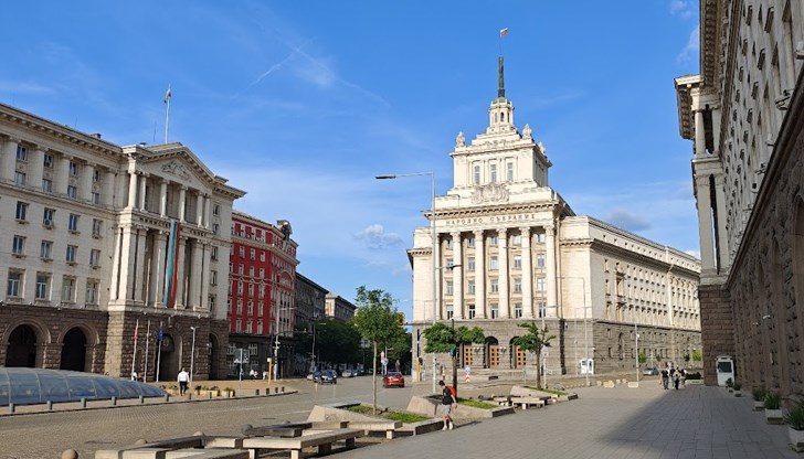 Процедурата е свързана с поръчка за техническо обезпечаване на пленарни заседания