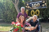 Вековна мъдрост и любов: Баба Стилияна от село Новград отпразнува своя 100-годишен юбилей