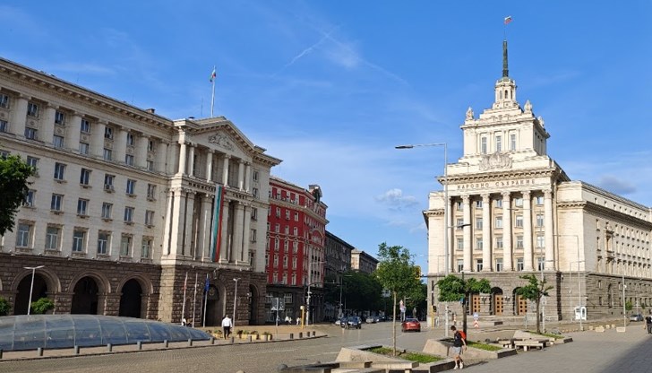 Оспорвана битка за второто място между ПП-ДБ и "Възраждане"