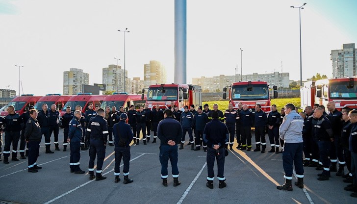 Специализиран модул с 11 автомобила ще подпомогне гръцките колеги в борбата с огъня