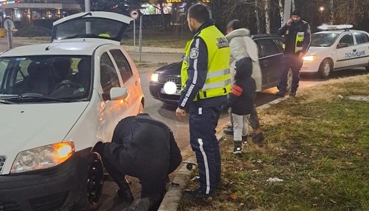 Спуканата гума се превърна в повод за благодарност към служителите на реда