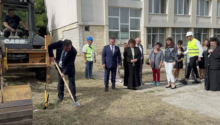 Водосвет и официална церемония дадоха старт на дългоочаквания проект