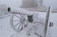 Първи сняг падна на връх Шипка