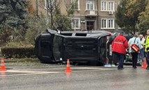 Лек автомобил се преобърна на оживен булевард във Велико Търново