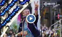 Вокалистът на Coldplay пропадна в дупка на сцената по време на концерт