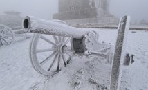 Първи сняг падна на връх Шипка