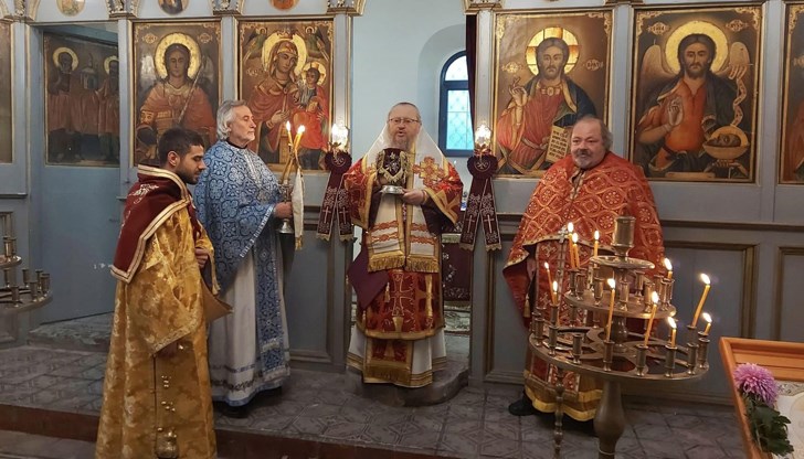 Русенският митрополит оглави света литургия в църквата "Свети Архангел Михаил"