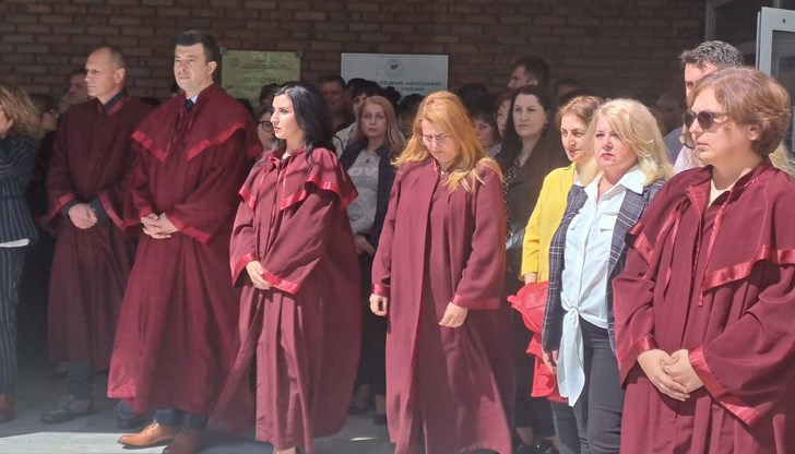 Протест на магистрати и съдебни служители от Апелативна, Окръжна и Районна прокуратура – Пловдив на 2 май 2023 година Протест на магистрати и съдебни служители от Апелативна, Окръжна и Районна прокуратура – Пловдив на 2 май 2023 година